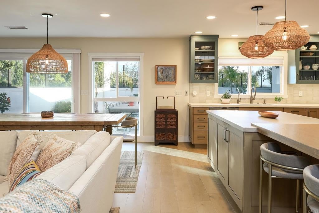 667 Solana Hills Court