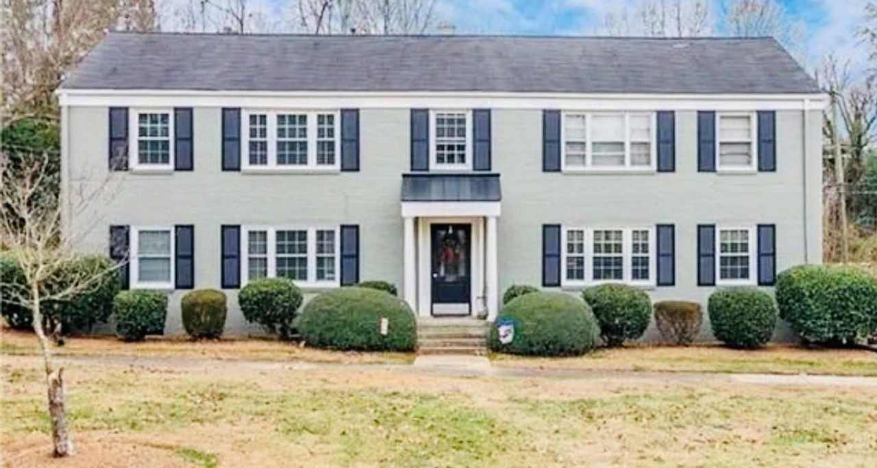 Check out this CHARMING 1BR/1BA Now Available in SouthPark Area!