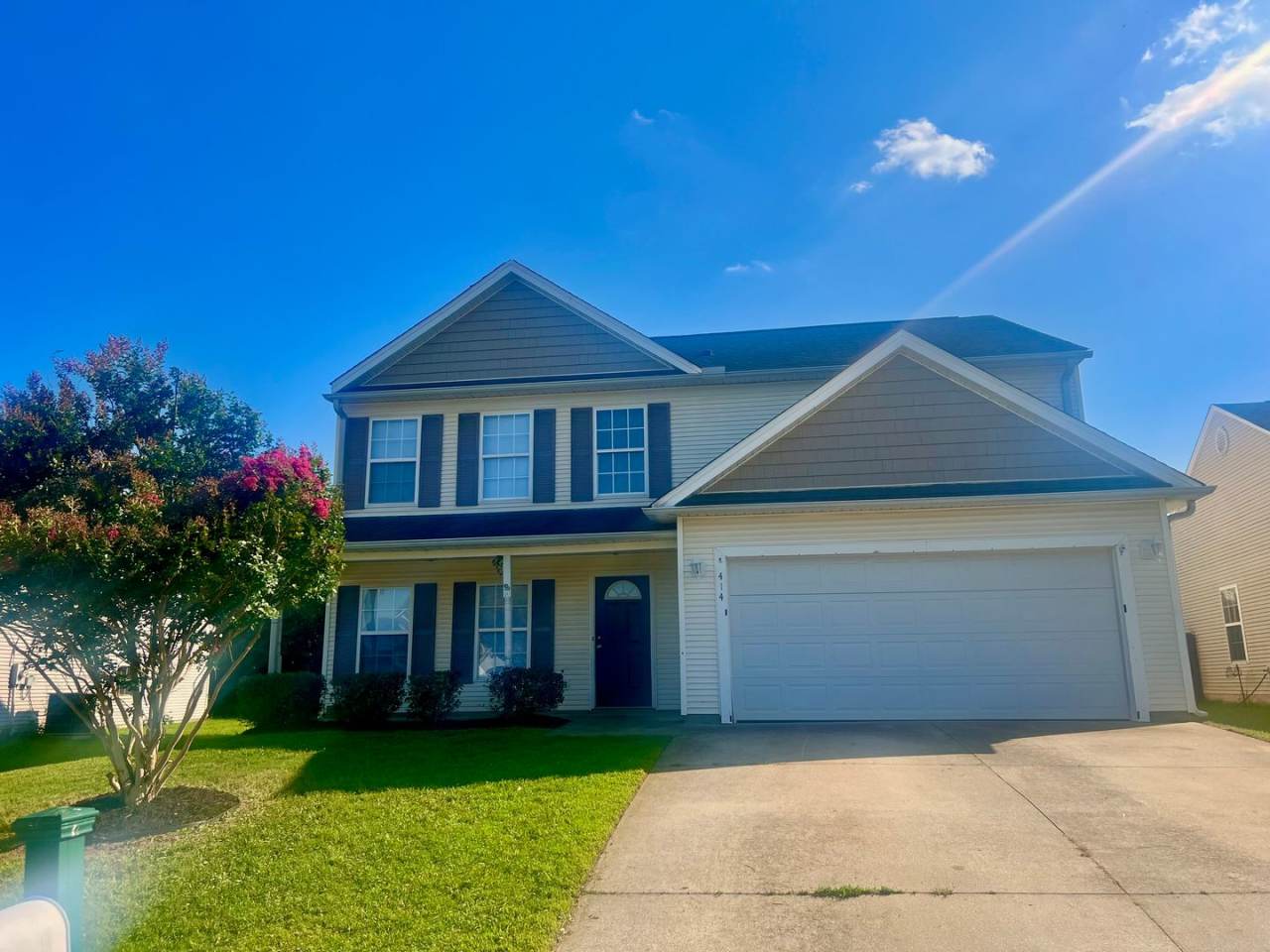 Wonderful 4-Bedroom Home with Neighborhood Pool