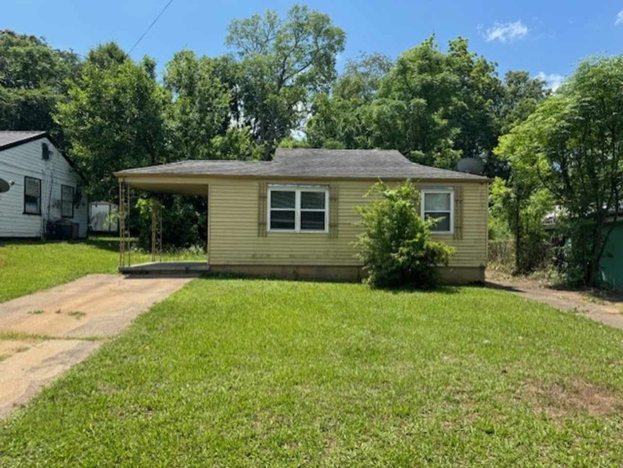 MOVE IN READY!! BACK ON THE MARKET!!