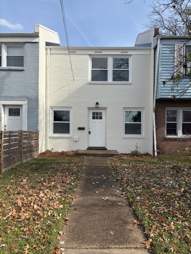 2 Bedroom Across From McFerrin Park