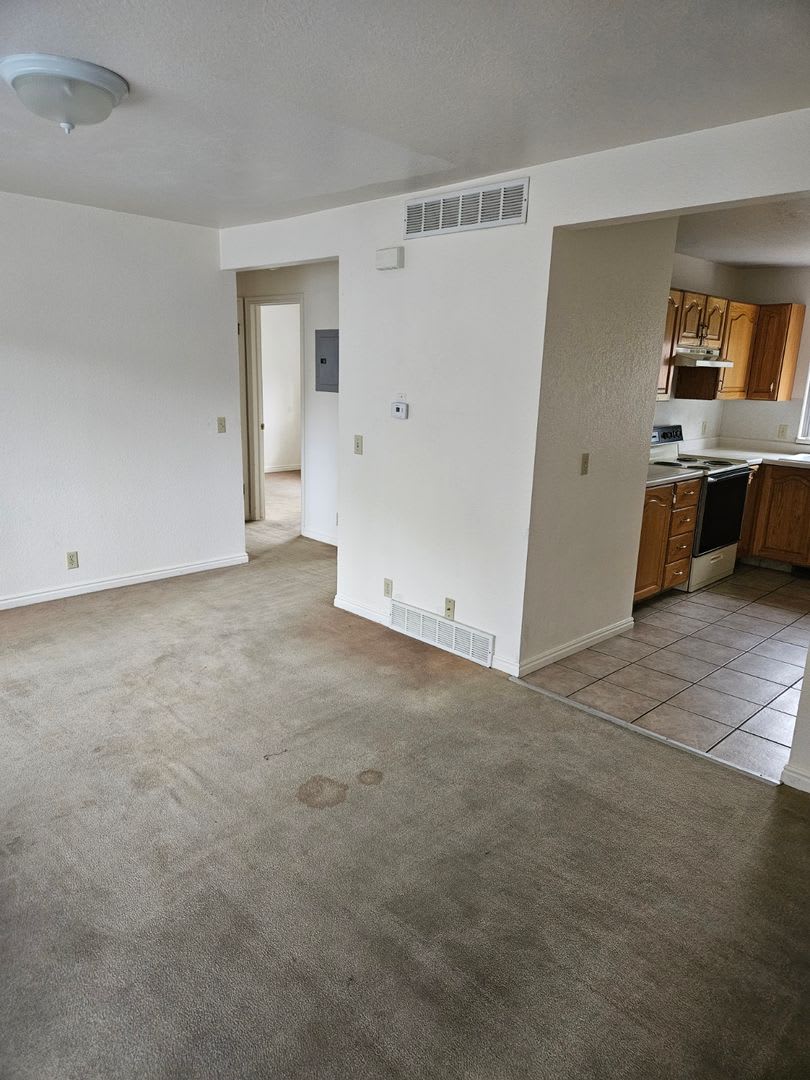 North Orem 2 bedroom/1 bath apartment