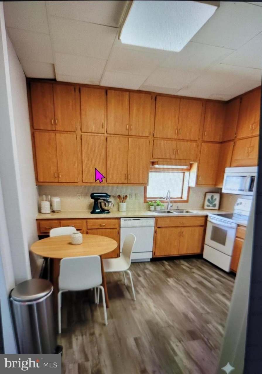 1801 S MAIN Street unit: Apt 6