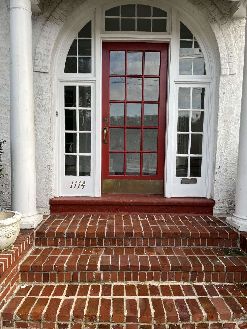 1114 East Lincoln Highway