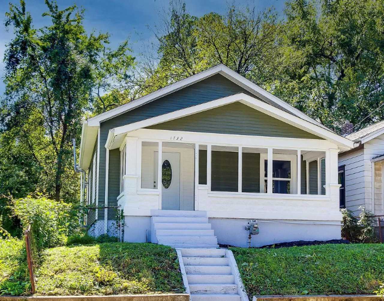 LEASING SPECIAL - MOVE IN BY 1/1/2026 AND RECEIVE 2ND MONTH OF RENT FREE. Super cute 2 br House