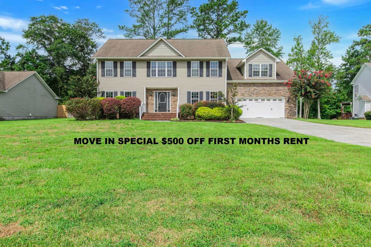 **$500 OFF MOVE IN SPECIAL**Large 3 bedroom with BONUS room!