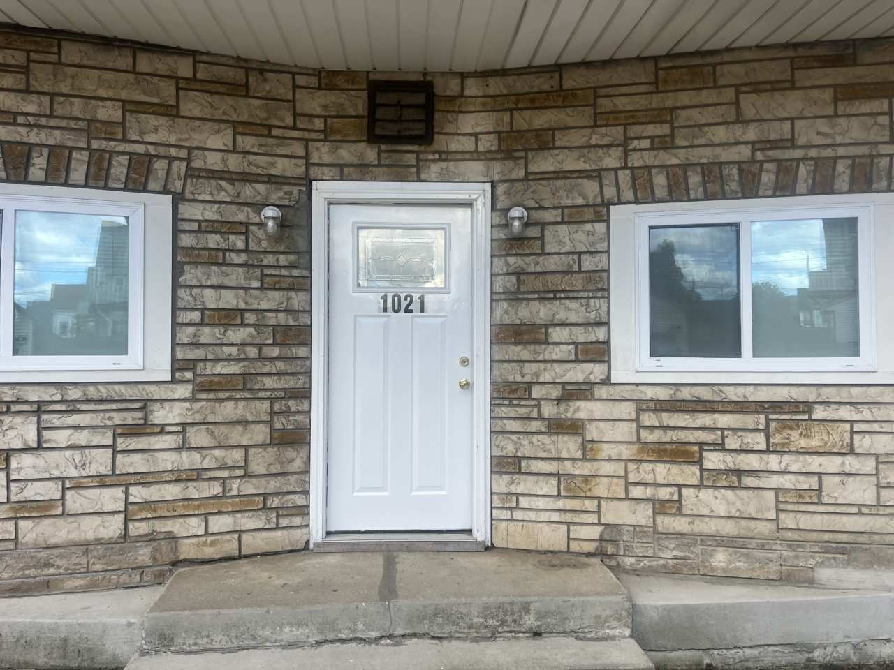 1021 W Grant Street - Lower Front