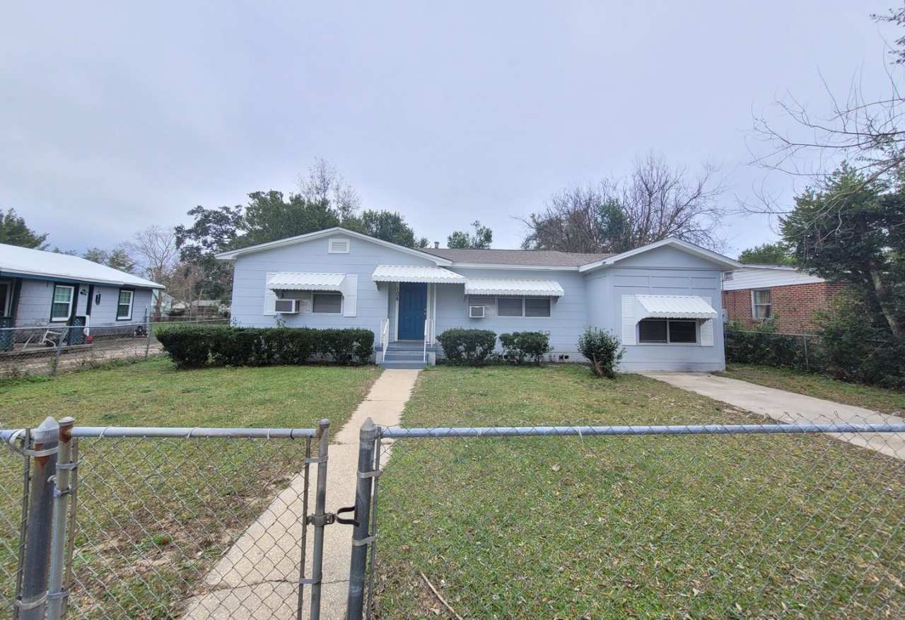 108 Marine Dr. MOVE IN SPECIAL!! Waived $350 Cleaning Fee!!!!!