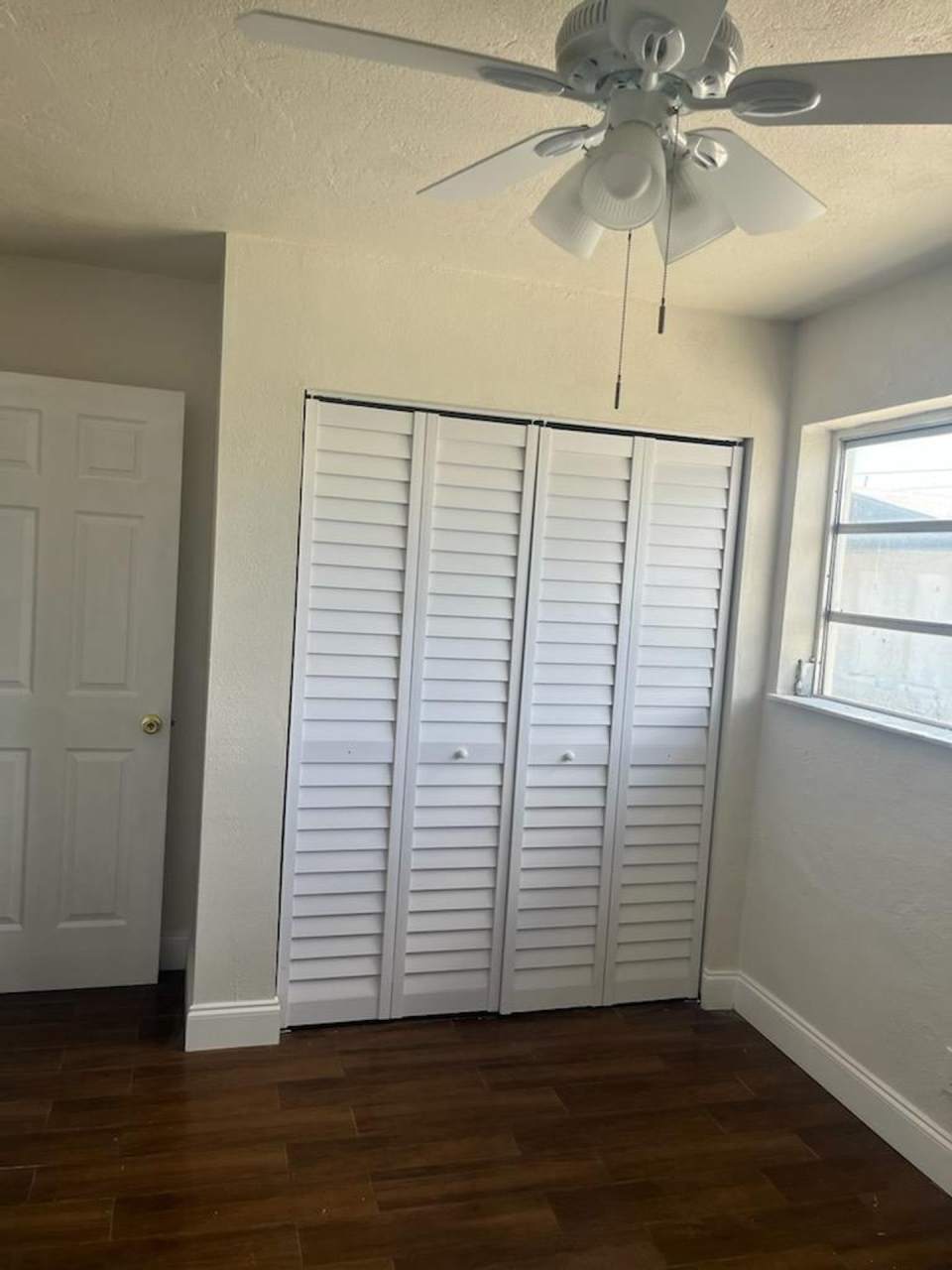 LARGE NEWLY RENOVATED 2 BEDROOM APARTMENTS
