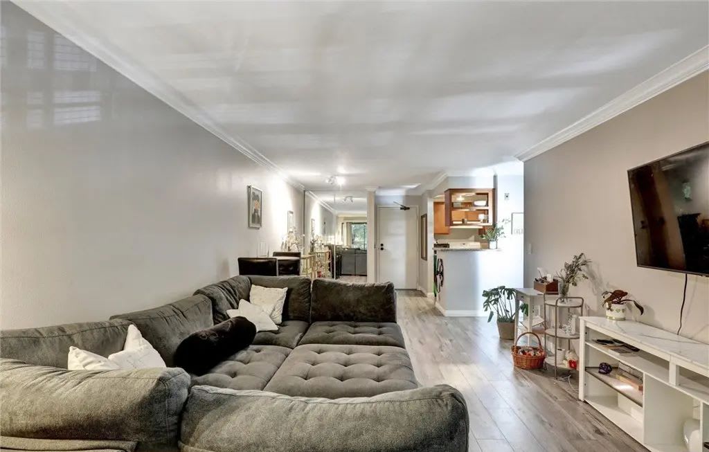 1118 Valencia St Apt 216