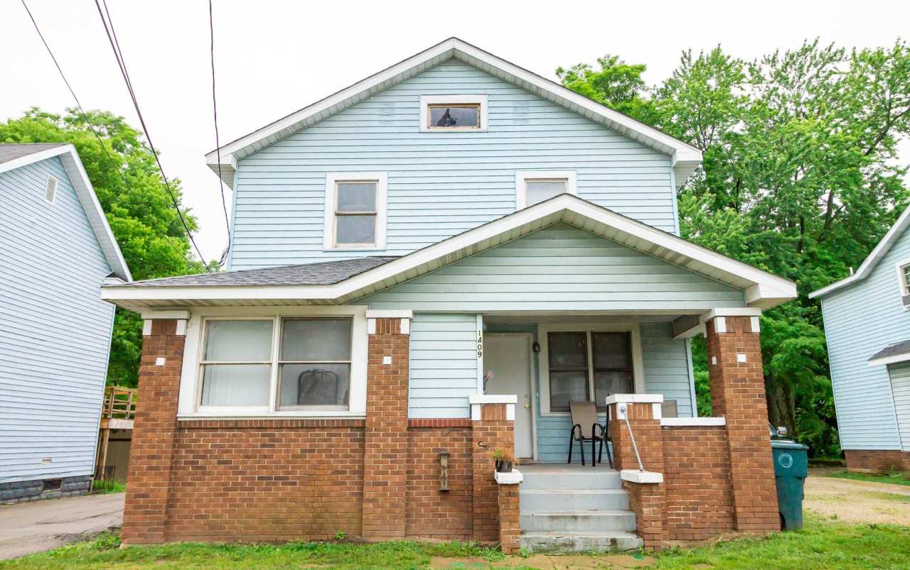 1409  1409 1/2 W Jackson St