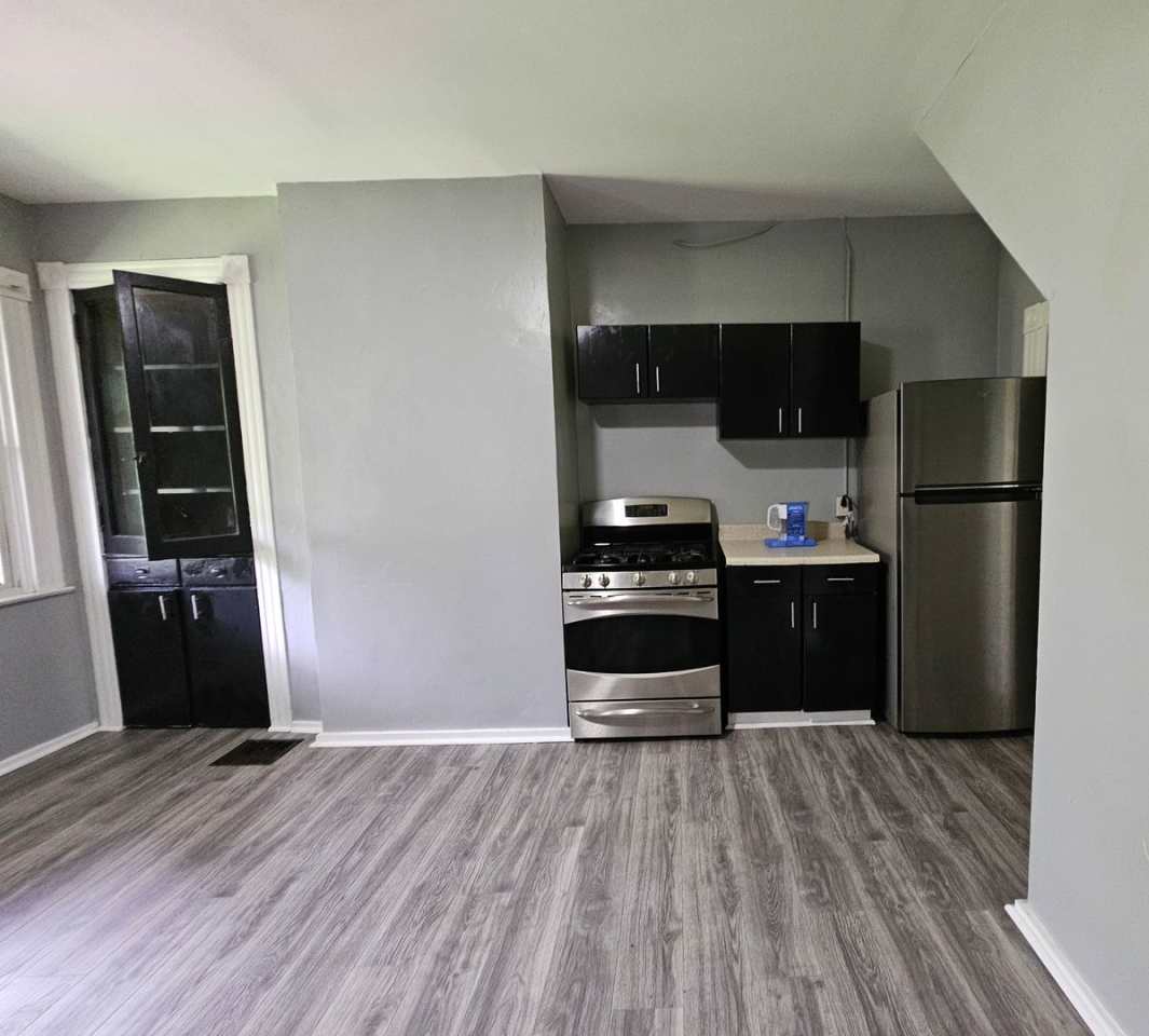 Spacious 3 bedroom 1 bath house for rent in the South Side