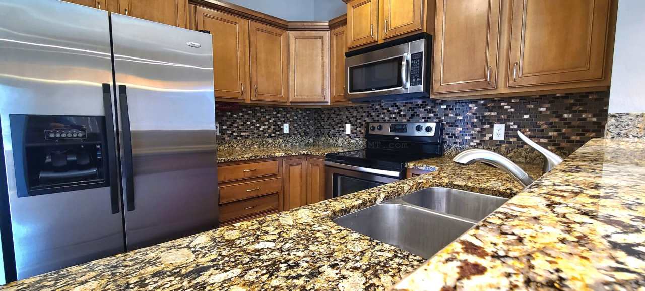 (August Free!) Beautiful 3 Bed 2.5 Bath Town house with ALL the amenities!