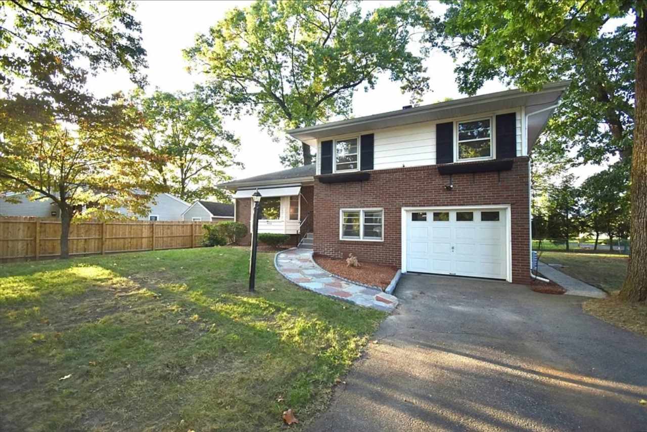 Spacious 4-Bedroom Single Family House for Rent in Chicopee!