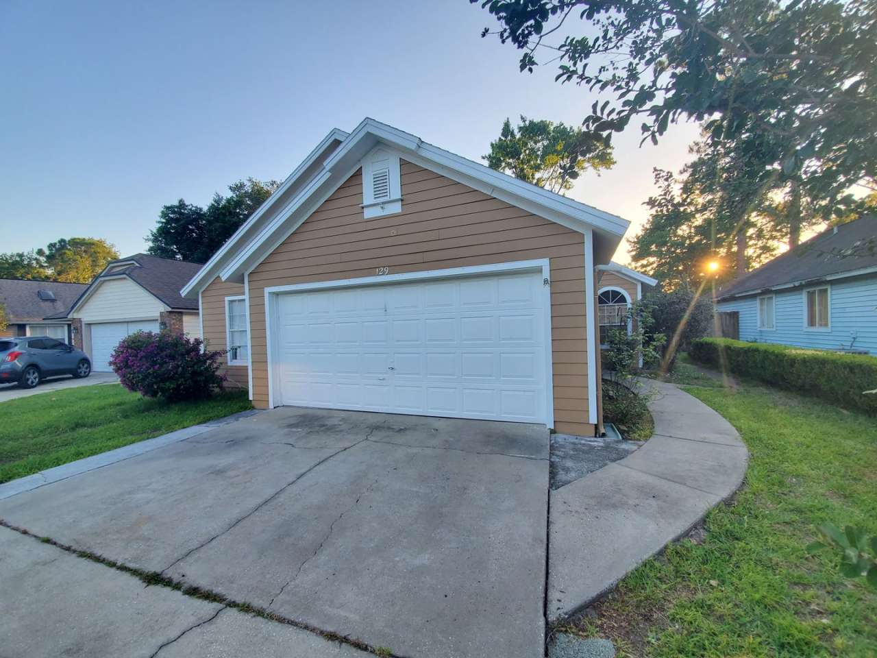 129 Edgewater Circle