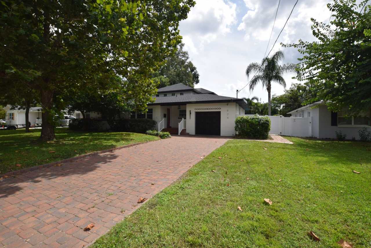 3 bedrooms/ 2.5 baths home for rent at 924 Boardman St. Orlando, FL 32804