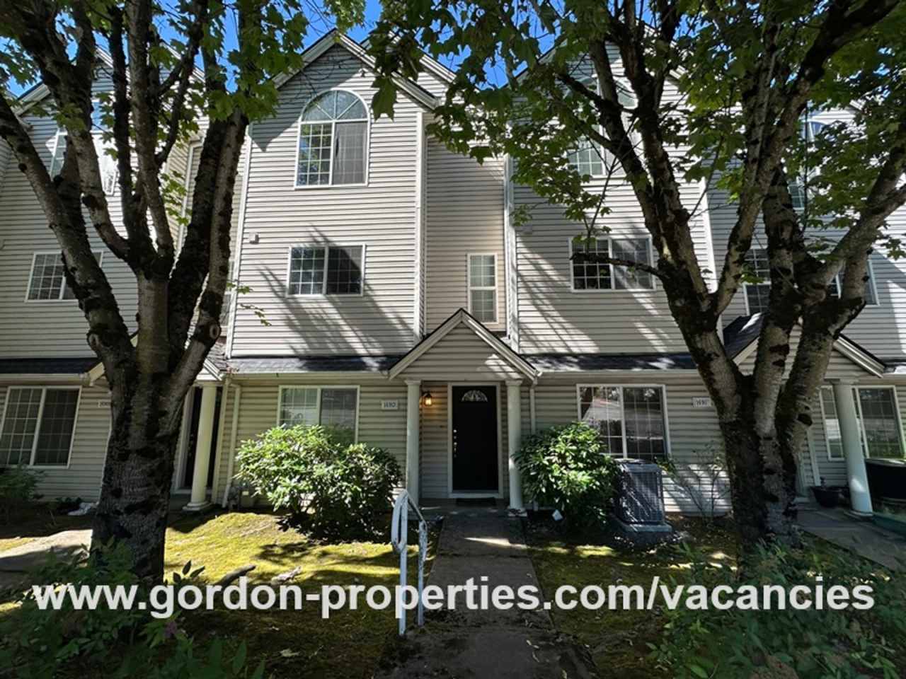 NE Halsey St - Gresham 2 bedroom townhouse with den/office