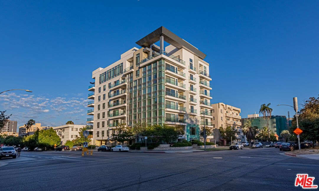 702 S Serrano Ave unit: 504