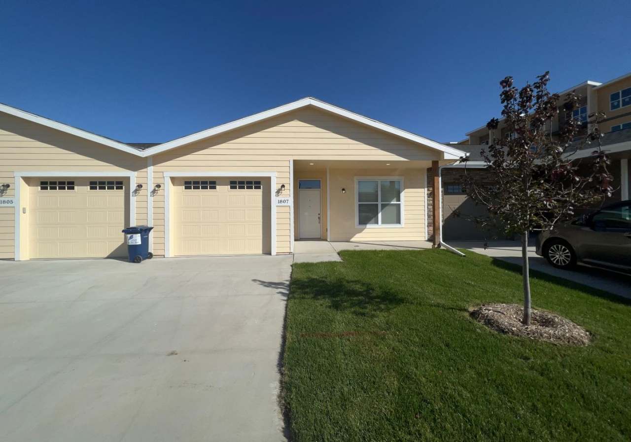 1803 Hillcrest Drive