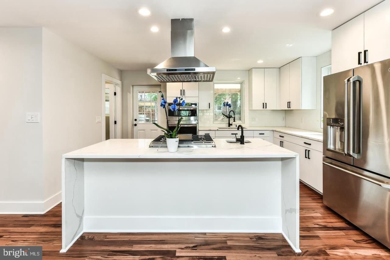 5311 ROOSEVELT Street