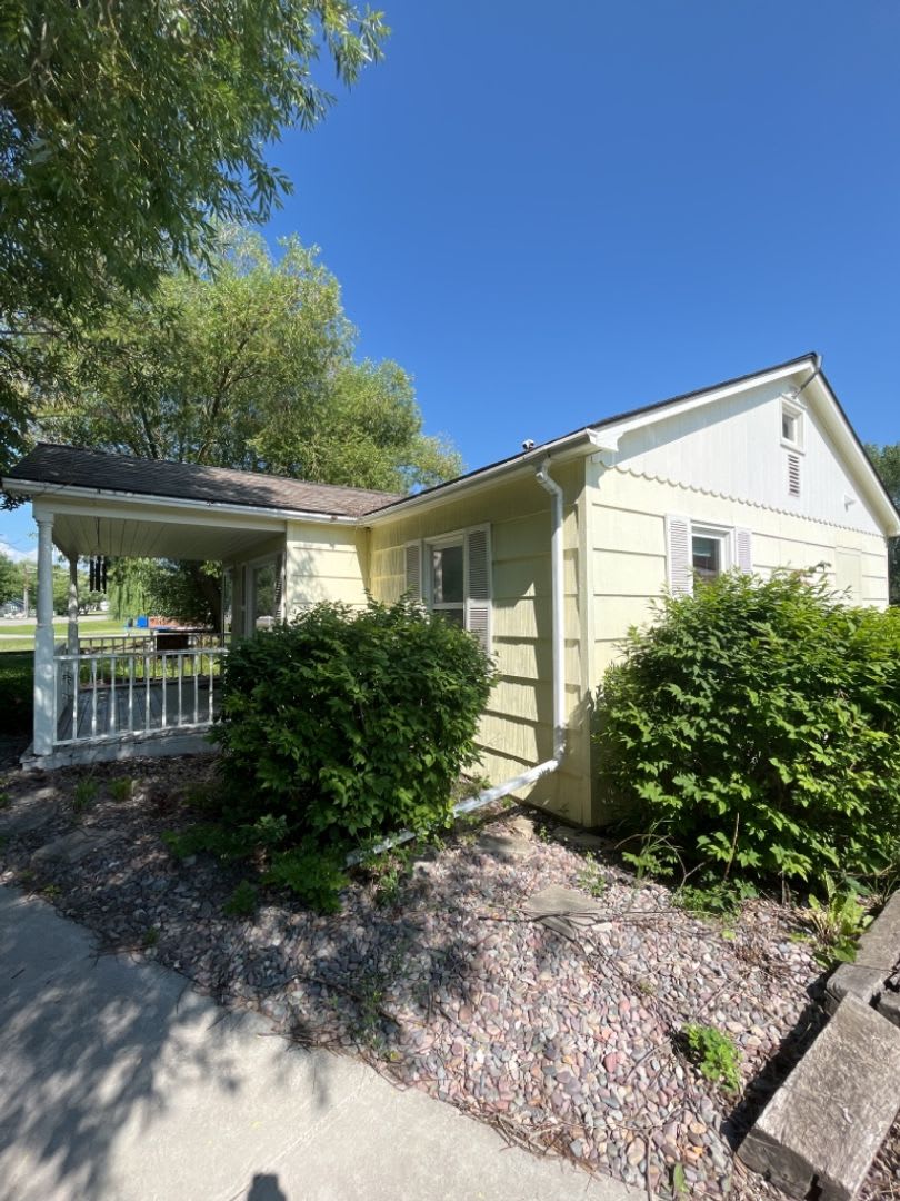 3 Bed - 2 Bath - Garage