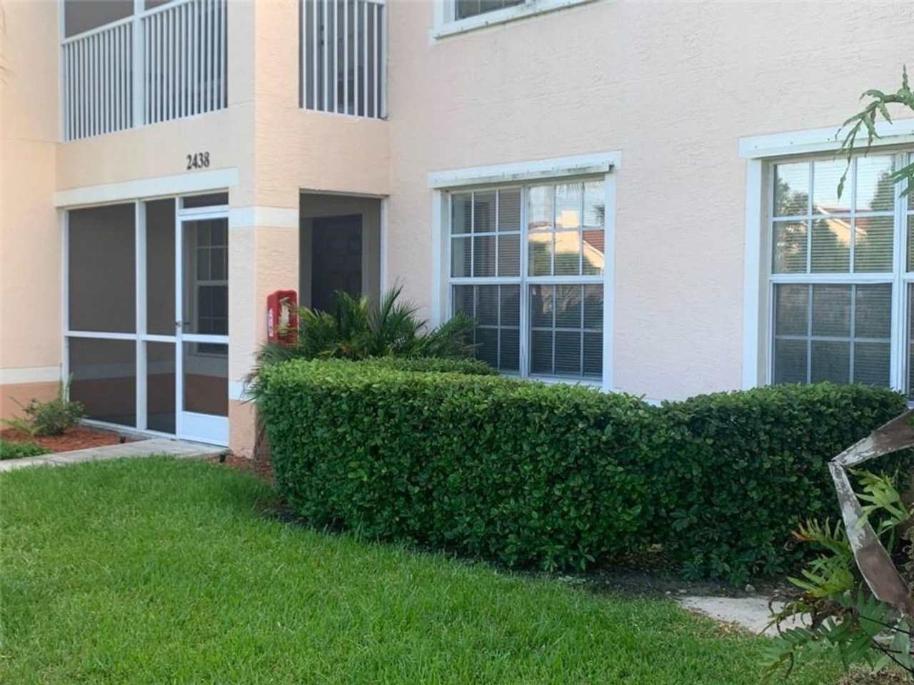 2 / 2 Lakefront Condo