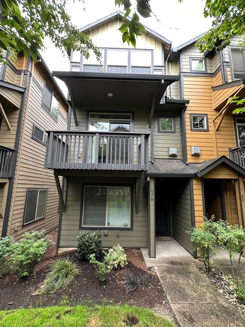 1578 SW 175th Avenue ~ Splendid Townhome