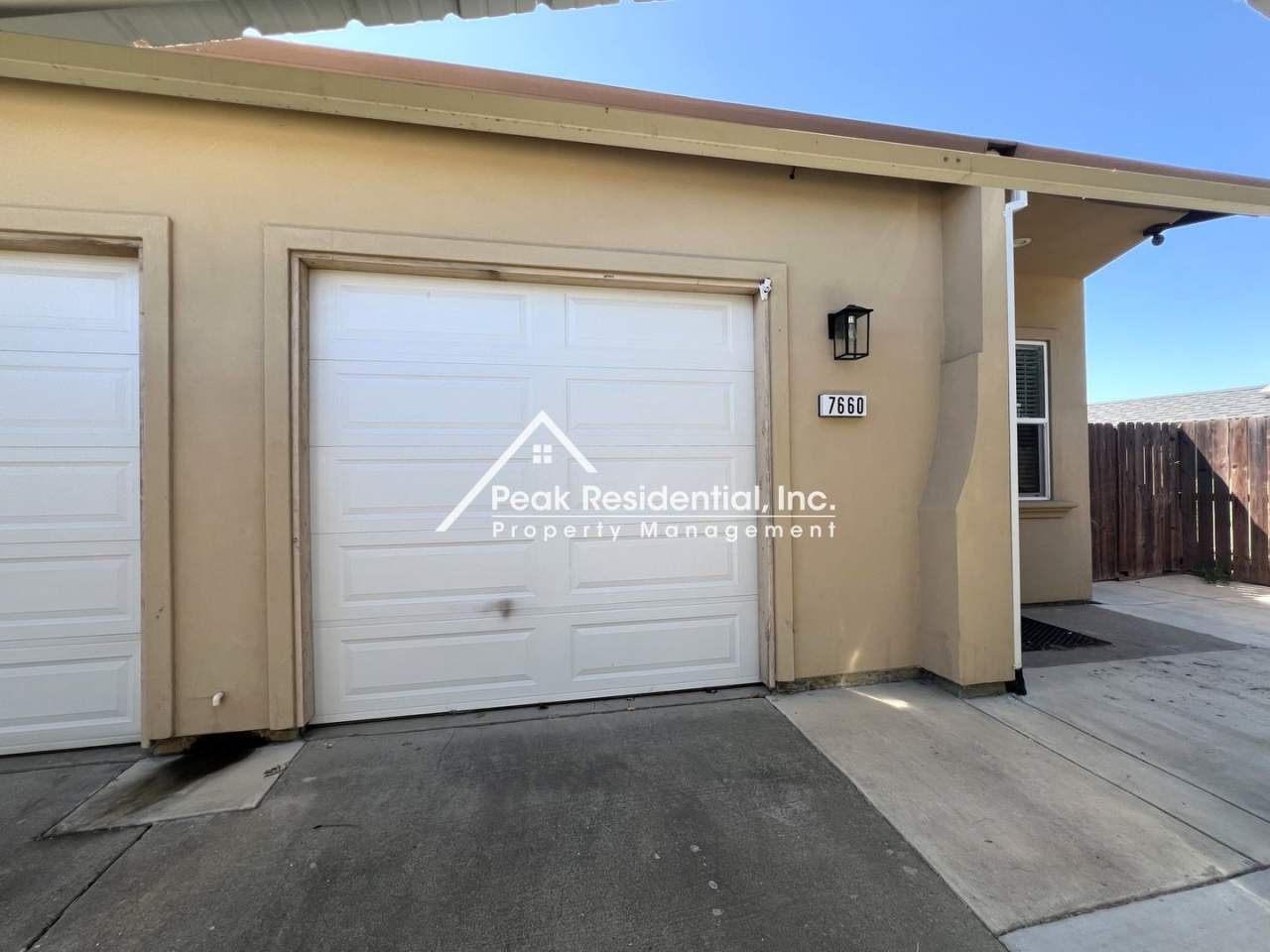 A Very Nice 3bd/1ba Sacramento Duplex with 1-Car Garage