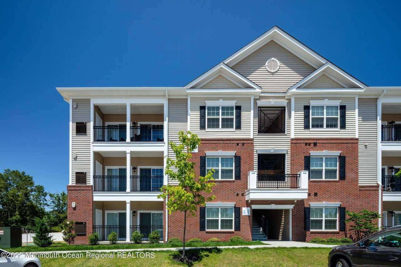 427 Stallion Circle W