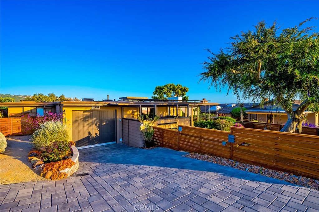 1687 Temple Hills Dr