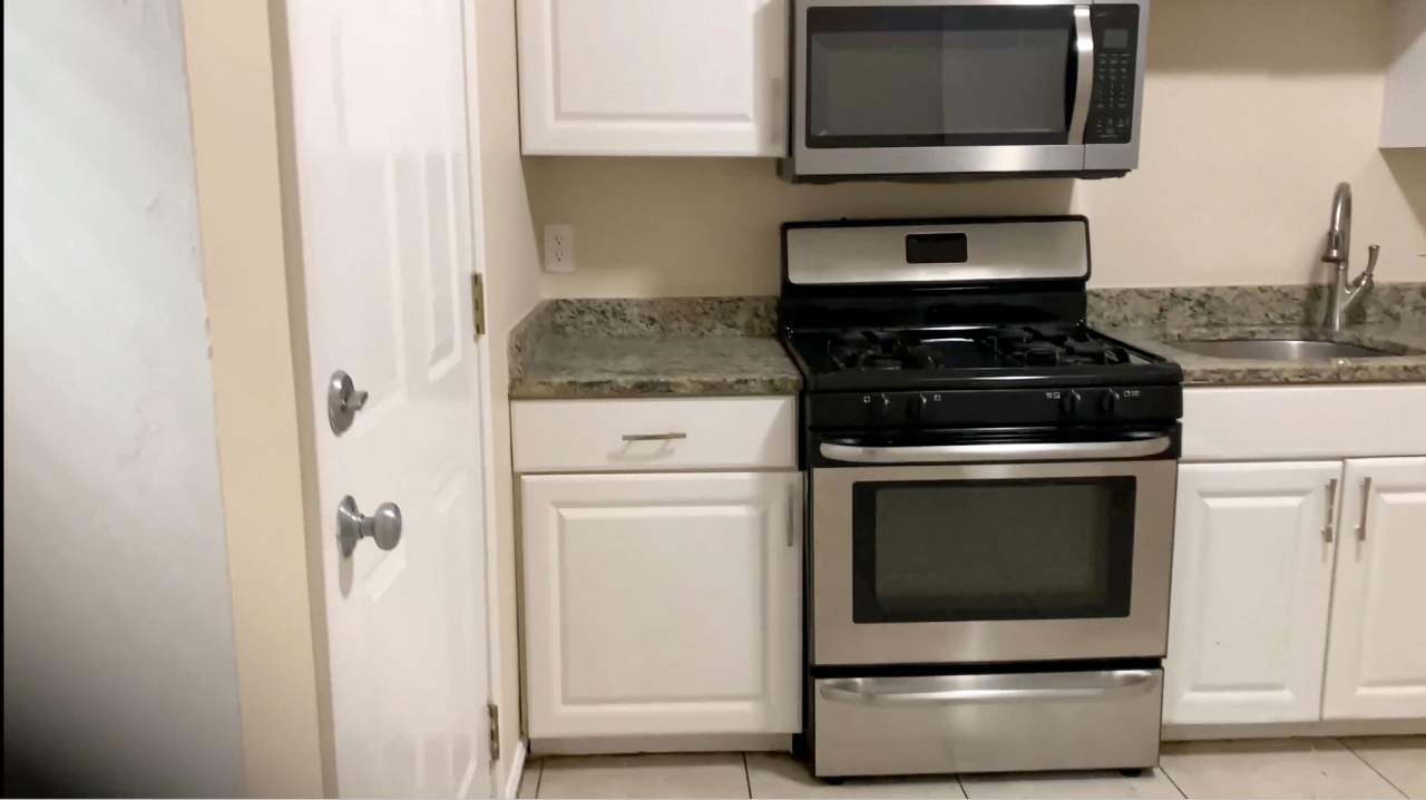 HOT SOUTH END LISTING!!!!!!!