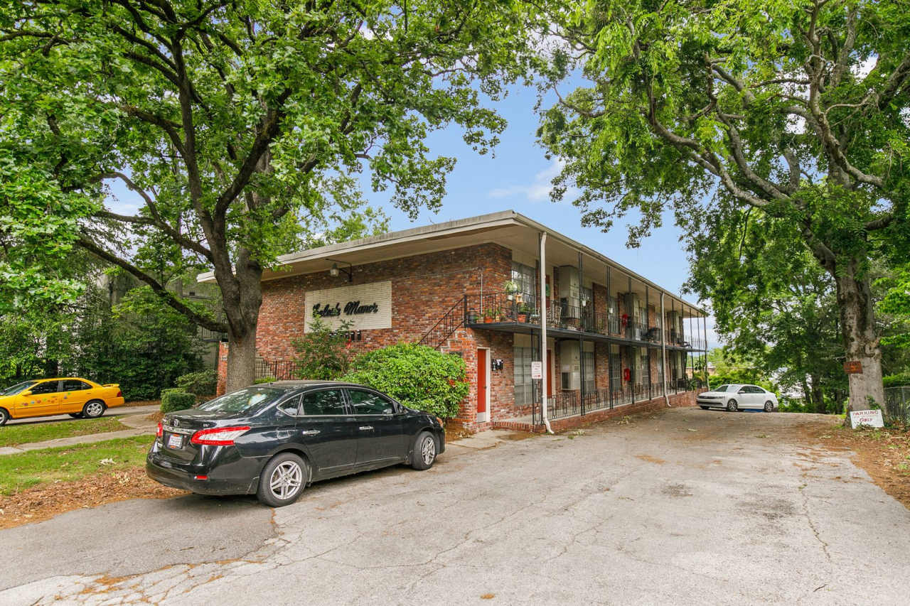 Celeste Manor - 1 Bedroom / 1 Bathroom Apartment