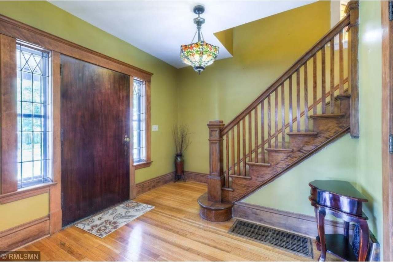 Large 6 bedroom house near Hamline University- June 2026! Pet Friendly