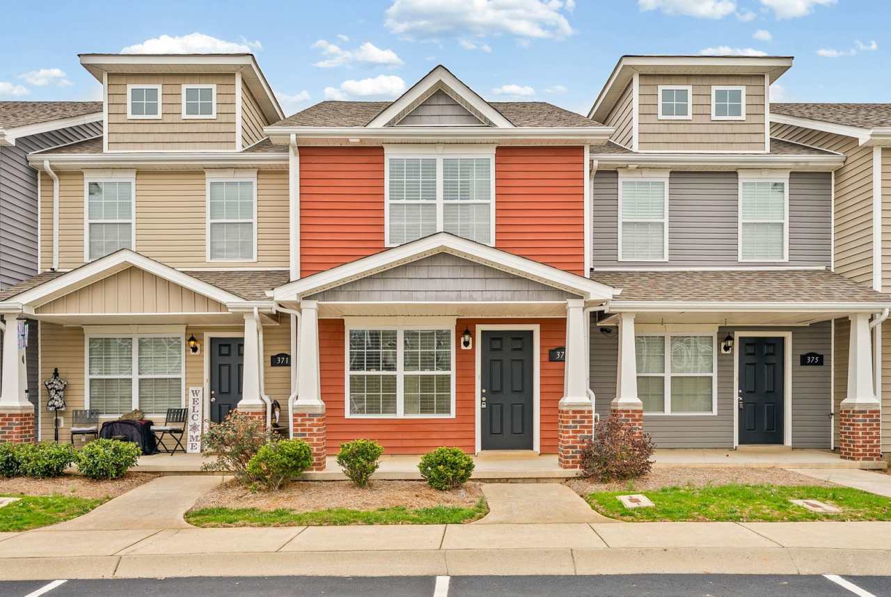 Nice Townhome in Governors Crossing Ready for you to Call home before Christmas