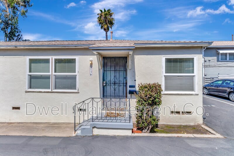 4913 Guava Ave
