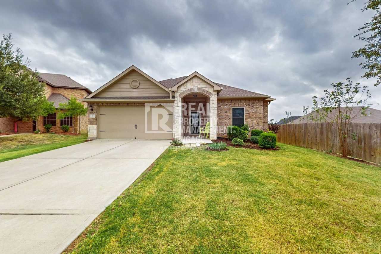 3 Bedroom Single-Story Home available For Rent in Sanger!