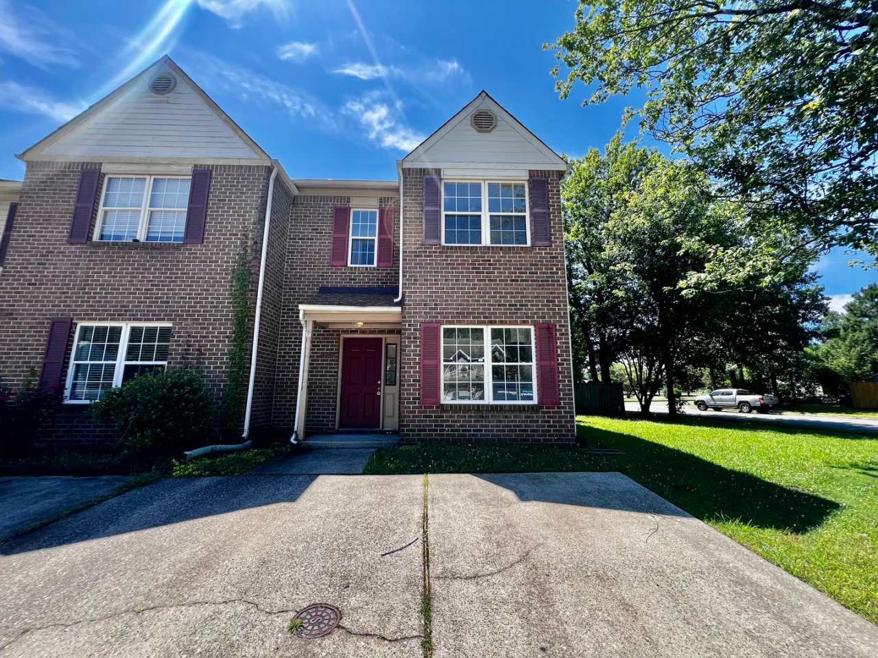 Newly remodeled 3 bed 2.5 bath townhome in Chesapeake