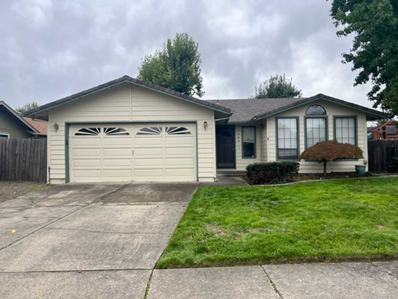 SINGLE LEVEL 3 BEDROOM HOME, FENCED IN YARD