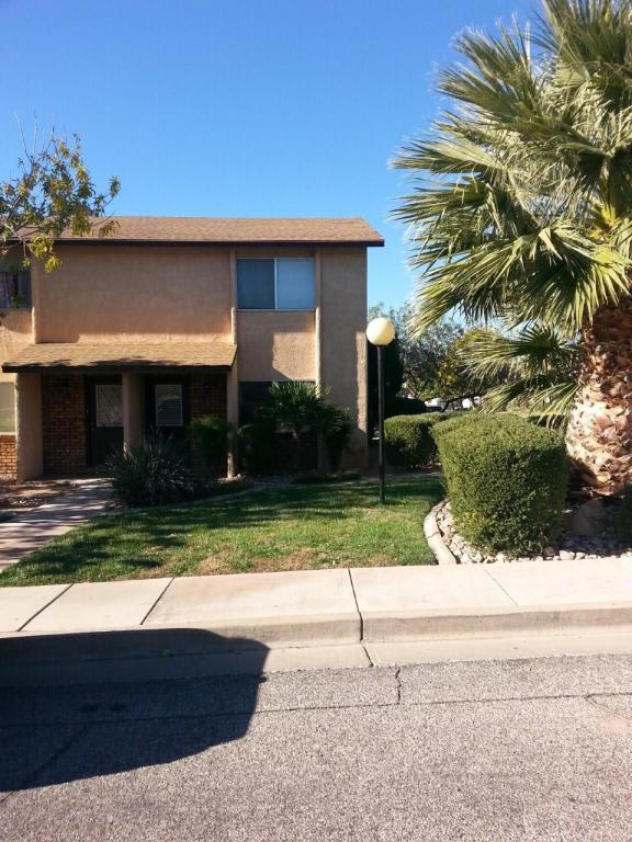 2 bed 1.5 bath home for rent!