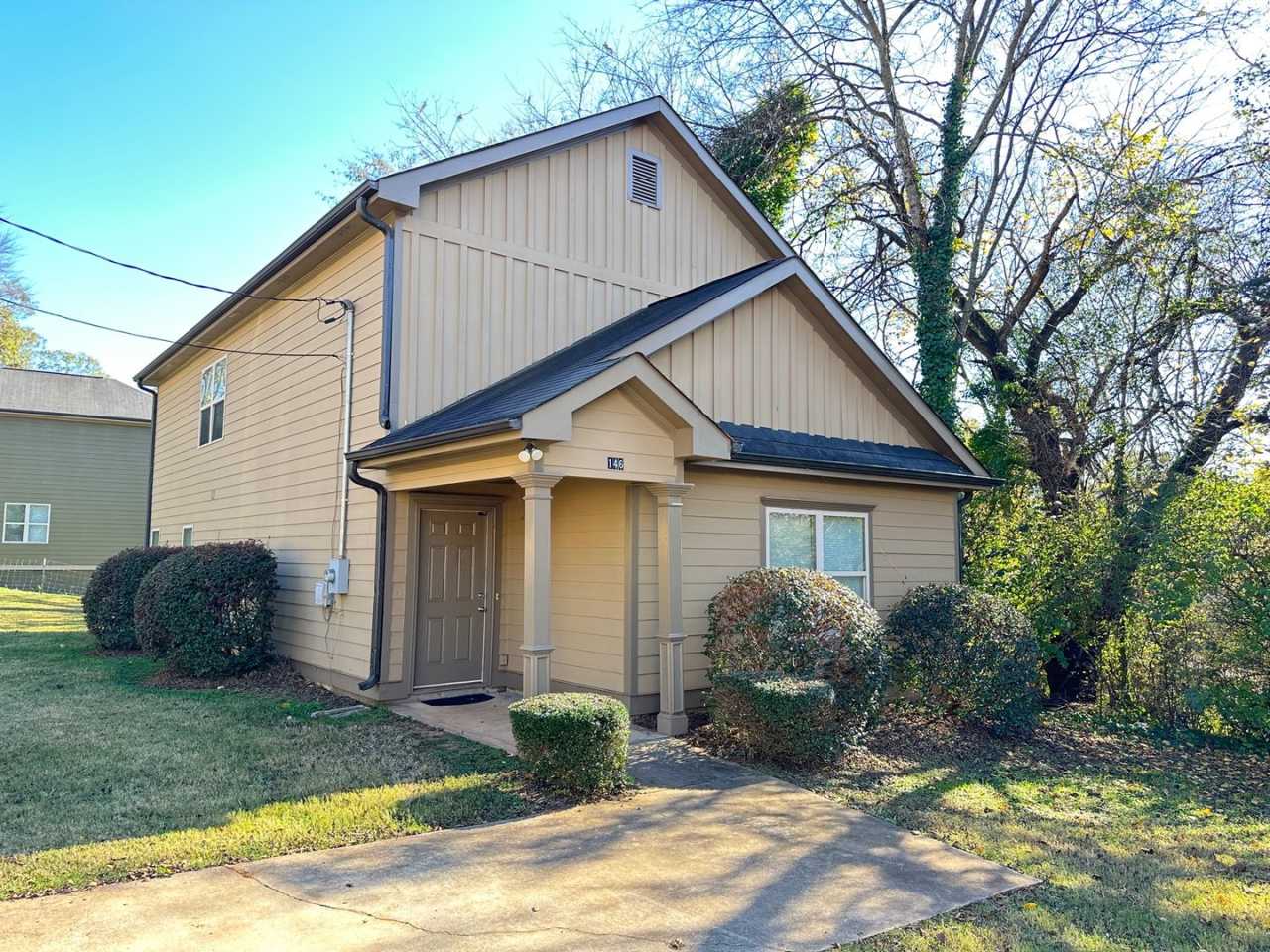 Five Bedroom Near Downtown Available for Pre-Lease!