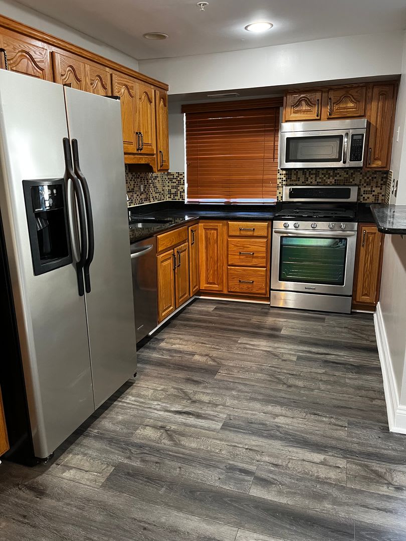 Renovated 2-Bedroom Apartment!!