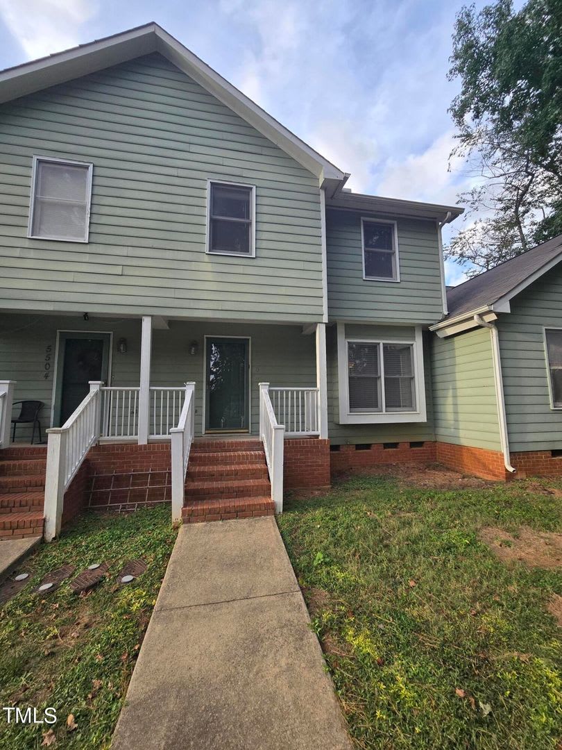 Room in 4 Bedroom Home at Supreme Dr