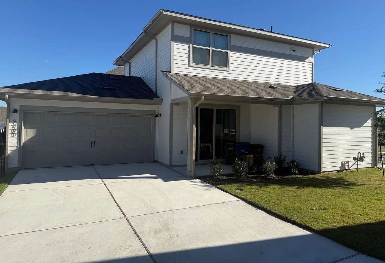 Room in 3 Bedroom Home at Hamadryas Dr