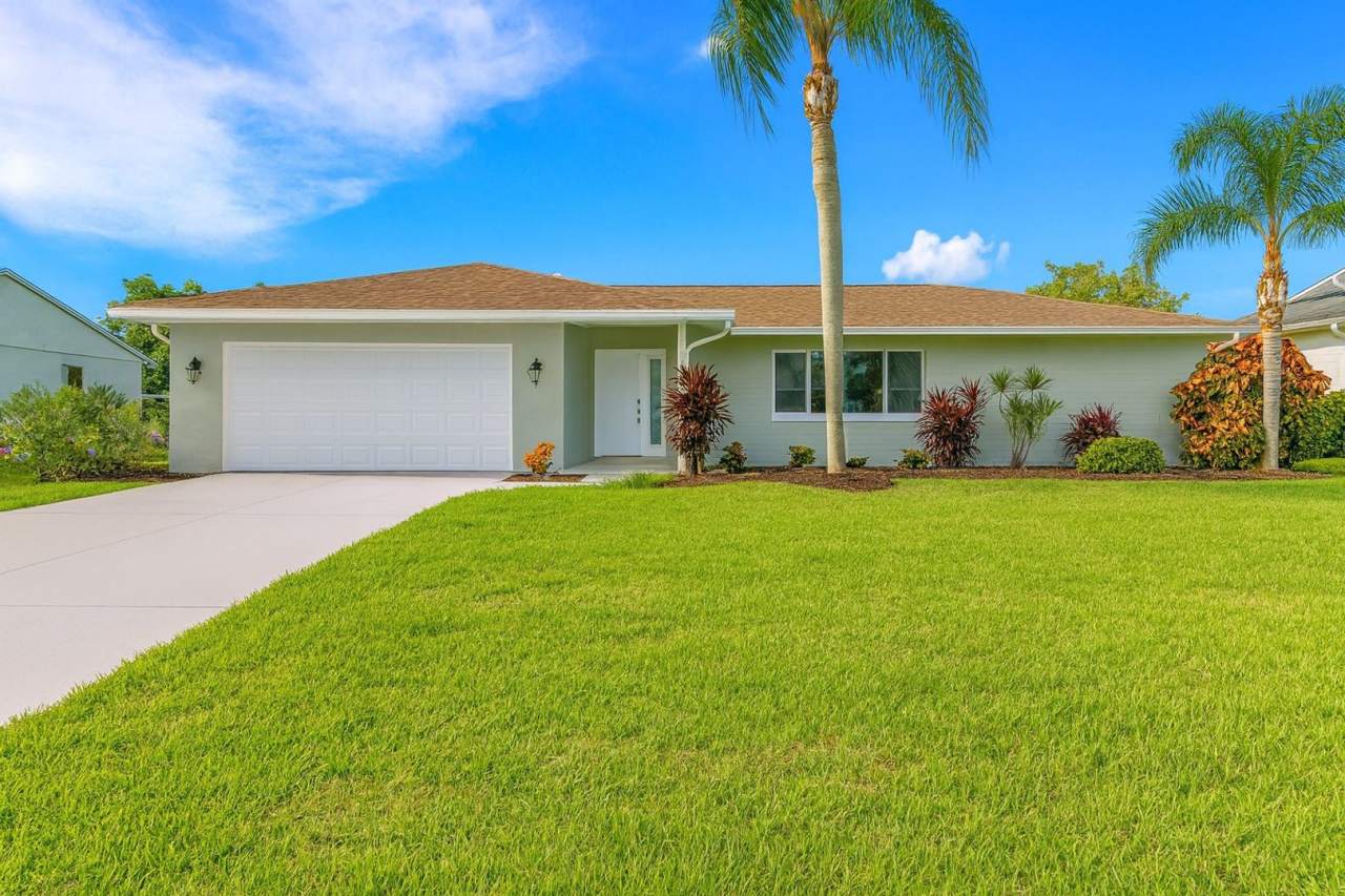 Elegant 3-Bedroom Pool Home in the Prestigious 8 Lakes Area of SW Cape Coral!