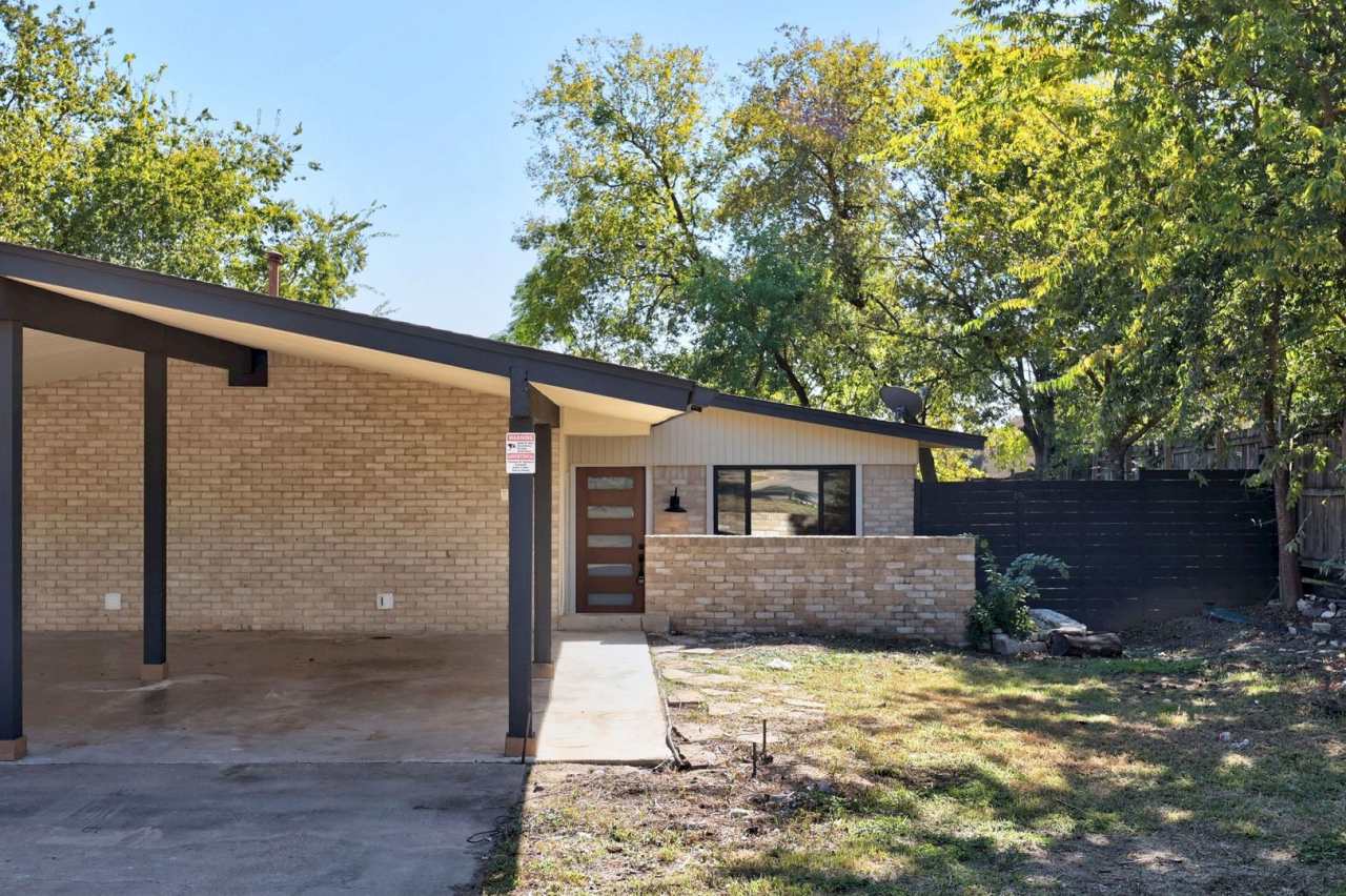 Sleek. Stylish. So Close to Downtown.