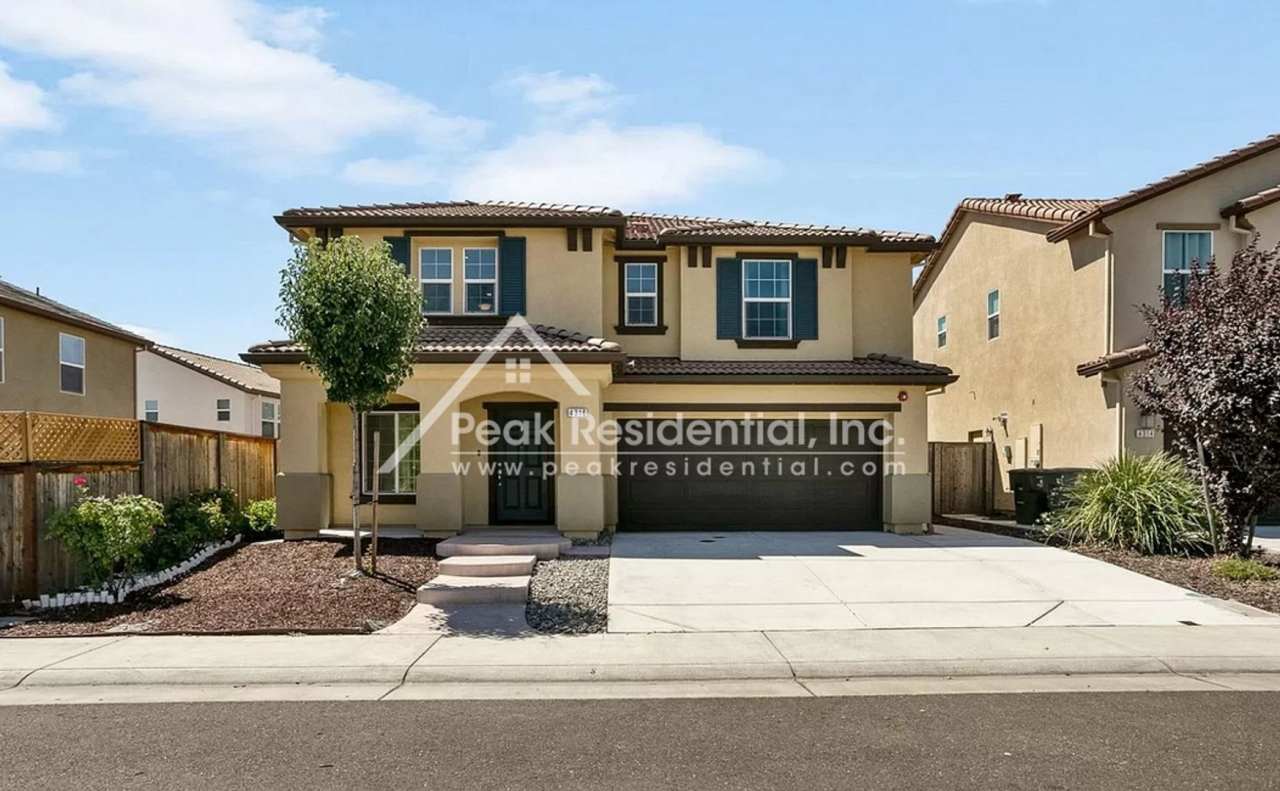 Updated 4bd/3ba Rocklin Home with 2 Car Garage