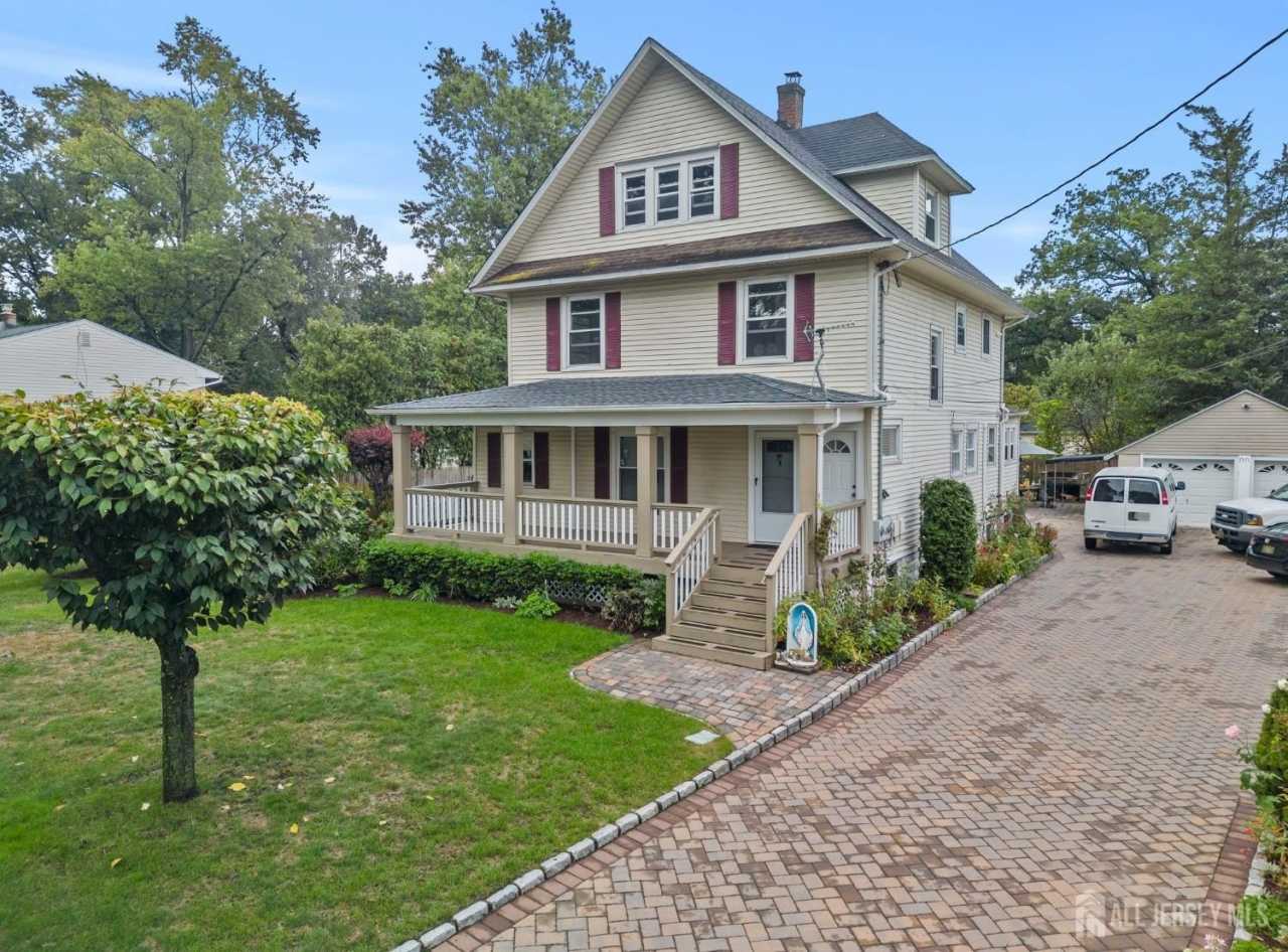 1237 S 10th Street S