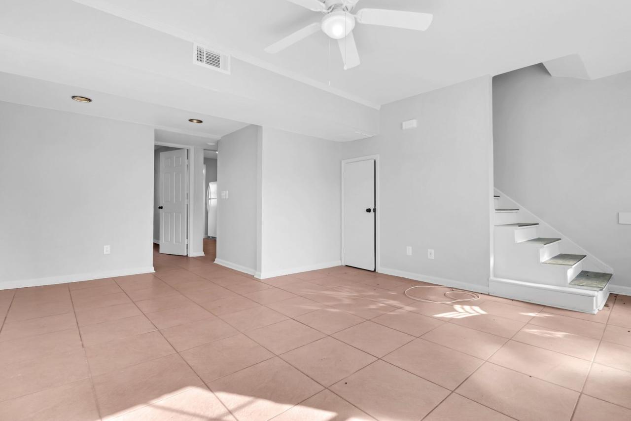 4 BR, 2 BATH townhouse in downtown Charleston, SC.