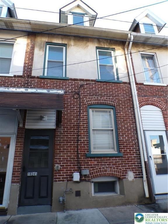 1624 1/2 Utica Street