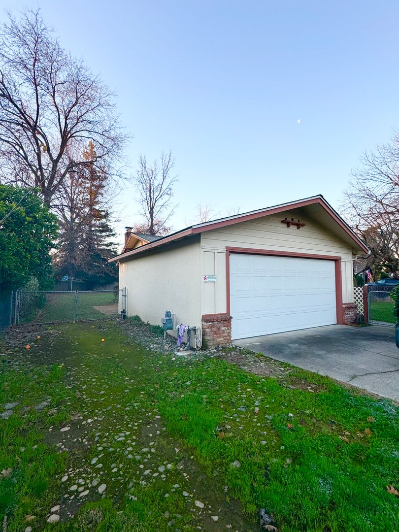 Charming 3-Bedroom Home in the Heart of Redding!